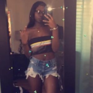 Meet your Posher, Ashia